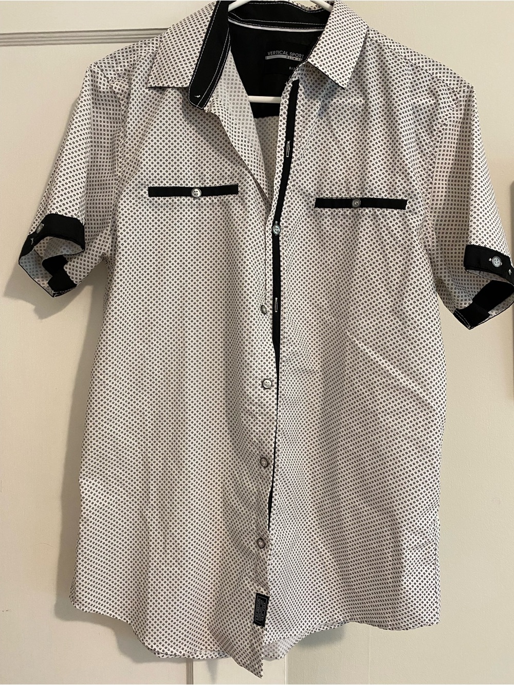 Vertical Sport Slim Fit Men’s Button-Up Shirt White Black Geometric Print Size M